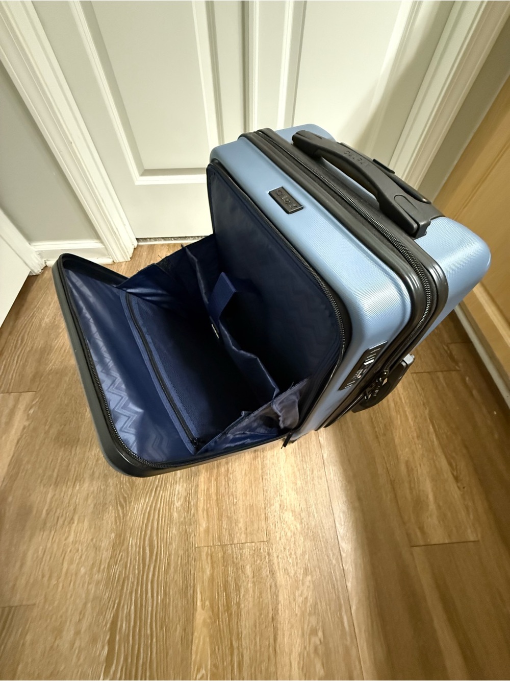 CalPak 22" Malden Spinner Carry-On Suitcase - Picture 5 of 7